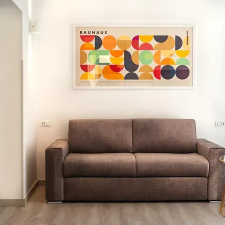 Orange Apartment *