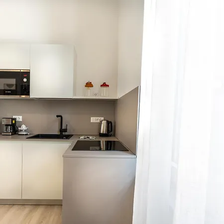 Orange Apartment *